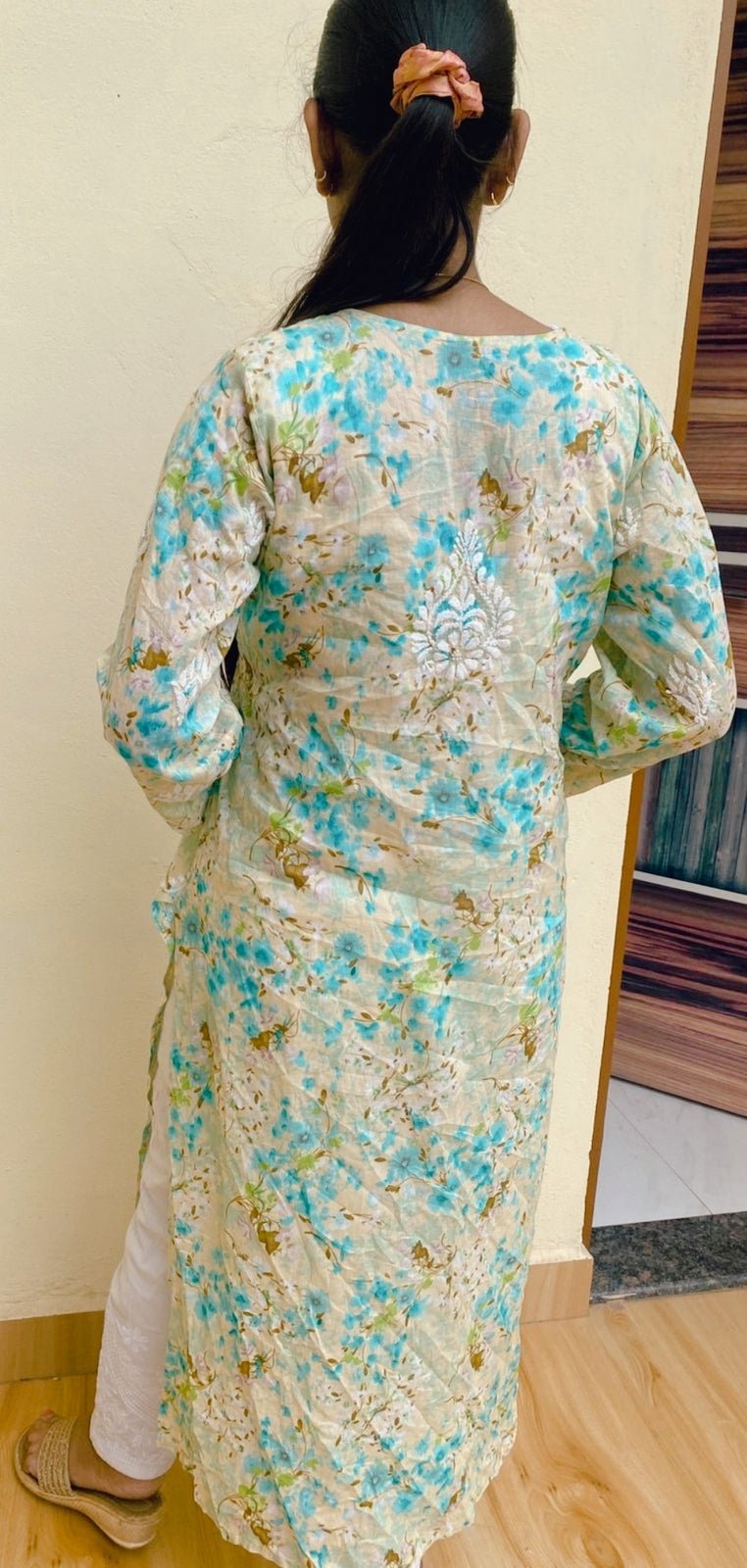 Ahyana Chikankari Mul Mul Kurta - ROYAL CHIKAN CREATION™