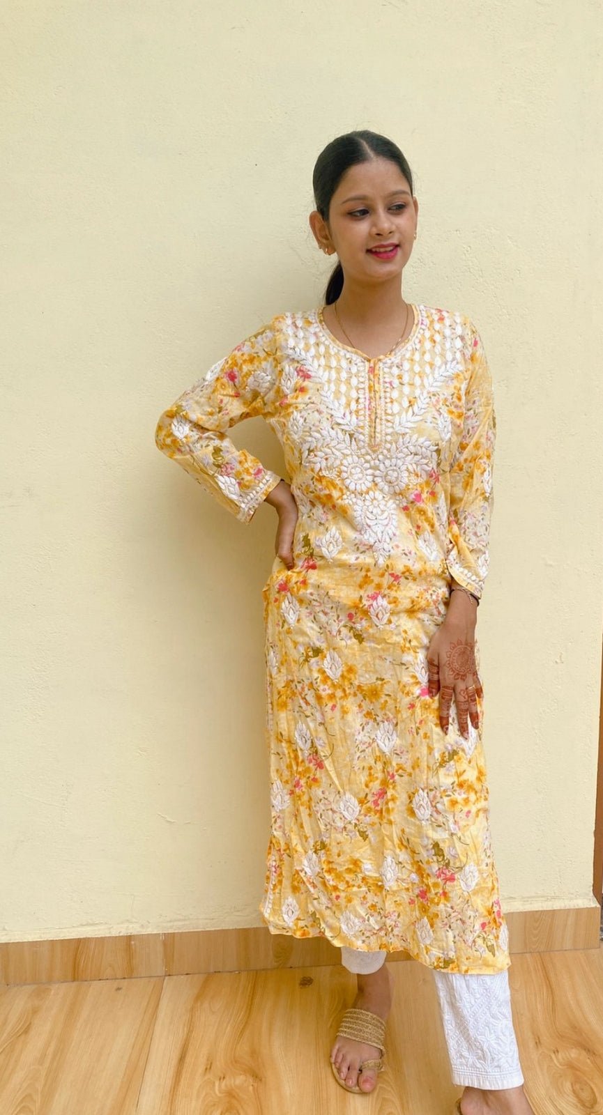 Ahyana Chikankari Mul Mul Kurta - ROYAL CHIKAN CREATION™