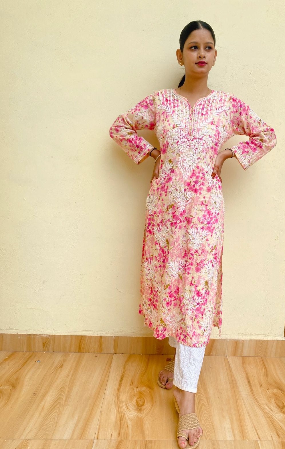 Ahyana Chikankari Mul Mul Kurta - ROYAL CHIKAN CREATION™