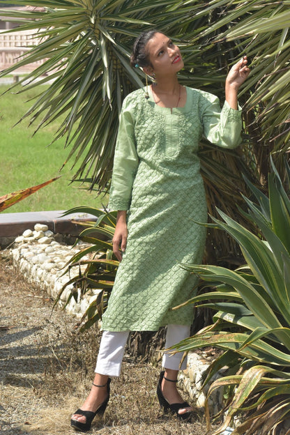 Hand Embroidered Lucknowi Chikankari Straight Cotton Kurti - ROYAL CHIKAN CREATION™